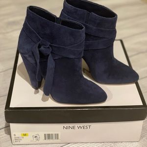 Nine West navy blue suede booties!